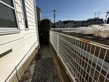 【東京都/西東京市新町】西東京市新町四丁目土地 現地（古家あり）：南側敷地境