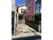 【東京都/台東区上野桜木】台東区上野桜木一丁目　古家付土地 現地（古家あり）：西側接道より撮影