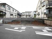 【神奈川県/横浜市神奈川区六角橋】神奈川区六角橋6丁目　B区画/全2区画 現地：全２区画　正面左通路と正面奥