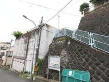 【神奈川県/横浜市西区老松町】西区老松町　売地　2区画/全2区画 現地：写真中央　全2区画