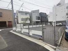 【東京都/目黒区駒場】目黒区駒場二丁目　土地（1号地） 現地：全2区画、1号棟現場（手前側）