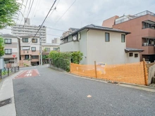 【東京都/文京区本駒込】本駒込4丁目　建築条件なし売地 前面道路