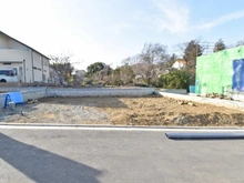 【東京都/稲城市若葉台】稲城市若葉台1丁目　建築条件付き　2区画 現地：全9棟　写真中央