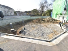 【東京都/稲城市若葉台】稲城市若葉台1丁目　建築条件付き　3区画 現地：全9棟　写真中央