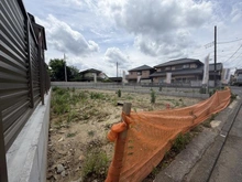 【東京都/稲城市東長沼】稲城市東長沼　1号地 現地：全3区画
写真中央