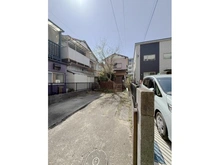 【神奈川県/横浜市港北区日吉本町】港北区日吉本町4丁目　土地 現地（古家あり）：建物中央
