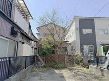 【神奈川県/横浜市港北区日吉本町】港北区日吉本町4丁目　土地 現地（古家あり）：建物中央