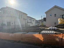 【神奈川県/横浜市栄区桂台西】栄区桂台西2丁目　土地　1区画/全8区画 現地：1区画/全8区画（写真中央）