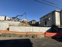 【神奈川県/横浜市栄区桂台西】栄区桂台西2丁目　土地　8区画/全8区画 現地：8区画/全8区画（写真中央）