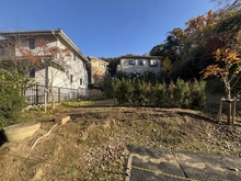 【神奈川県/鎌倉市小町】鎌倉市小町3丁目　土地　A区画/全2区画 現地：A区画/全2区画（写真中央）