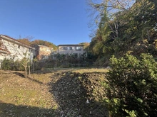 【神奈川県/鎌倉市小町】鎌倉市小町3丁目　土地　B区画/全2区画 現地：B区画/全2区画（写真中央）