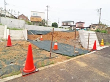【神奈川県/横浜市都筑区東山田】都筑区東山田1丁目　建築条件付売地2号地（全2区画） 現地：1号地：写真中央（全2区画）