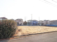 【東京都/小平市鈴木町】小平市鈴木町1丁目売地(13・5-E) 現地：全16区画　写真左側・道路側