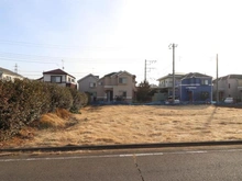 【東京都/小平市鈴木町】小平市鈴木町1丁目売地(14・5-F) 現地：全16区画　写真中央・奥側