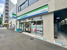 【東京都/港区南青山】港区南青山1丁目　土地 ファミリーマート 乃木坂駅前店（現地より約240m）：