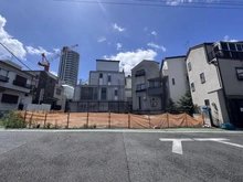 【東京都/港区南青山】港区南青山1丁目　土地 現地：対象不動産は左側です。