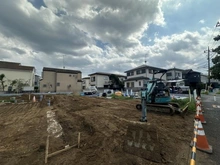 【東京都/世田谷区上祖師谷】世田谷区上祖師谷6丁目　土地　B区画 現地：全7区画（造成工事中）
写真右側が対象地になります。