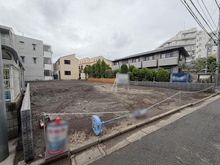 【東京都/杉並区和泉】杉並区和泉2丁目　A区画 現地：全2棟/写真左側