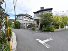 【千葉県/市川市八幡】千葉県市川市八幡5丁目　土地 前面道路：対象不動産は手前左側