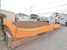 【東京都/世田谷区祖師谷】世田谷区祖師谷4丁目　建築条件付き売地　B区画 現地：全2区画／写真左側