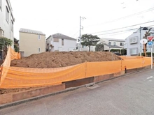 【東京都/世田谷区祖師谷】世田谷区祖師谷4丁目　建築条件付き売地　B区画 現地：全2区画／写真左側