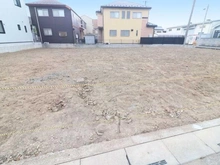 【埼玉県/三郷市高州】三郷市高洲3丁目　土地　2号地 現地：全3区画／対象地正面