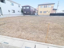 【埼玉県/三郷市高州】三郷市高洲3丁目　土地　2号地 現地：全3区画／対象地手前側