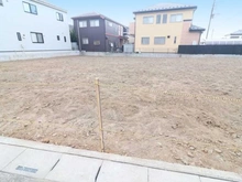 【埼玉県/三郷市高州】三郷市高洲3丁目　土地　2号地 現地：全3区画／対象地手前側