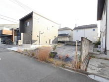 【東京都/多摩市一ノ宮】多摩一ノ宮4丁目1号地 現地：全二区画・写真中央