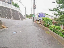 【神奈川県/横浜市港南区上大岡東】港南区上大岡東1丁目　売地 前面道路