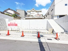 【大阪府/吹田市千里丘中】吹田市千里丘中 売土地 1号地 現地:全2区画、1号棟、2号棟現場