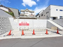 【大阪府/吹田市千里丘中】吹田市千里丘中 売土地 2号地 現地:全2区画、1号棟、2号棟現場