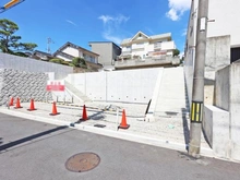 【大阪府/吹田市千里丘中】吹田市千里丘中 売土地 2号地 現地:全2区画、1号棟、2号棟現場