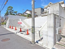 【大阪府/吹田市千里丘中】吹田市千里丘中 売土地 2号地 現地:全2区画、1号棟、2号棟現場