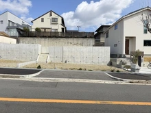 【大阪府/吹田市藤白台】吹田市藤白台二丁目　2号地 現地：2号地　全2区画　右側