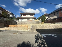 【大阪府/箕面市粟生新家】粟生新家5丁目　売土地 現地：一区画　中央手前