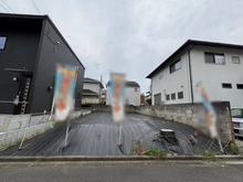 【東京都/多摩市一ノ宮】一ノ宮4丁目1号地 現地：全2区画　写真中央