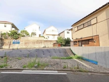 【神奈川県/横浜市鶴見区梶山】鶴見区梶山2丁目　売地　A区画 現地：全２区画、左側