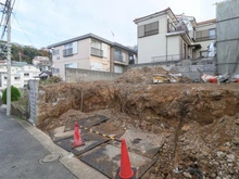 【神奈川県/横浜市鶴見区東寺尾】鶴見区東寺尾2丁目売地　1区画 現地：全3区画（更地の写真左側）