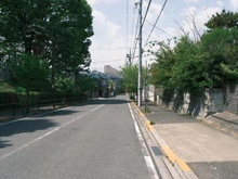 【東京都/町田市つくし野】町田市つくし野2丁目 土地 前面道路（撮影　２０２６．０４）