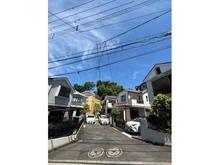 【神奈川県/横浜市青葉区美しが丘】横浜市青葉区美しが丘4丁目 土地 前面道路（私道部分）　２０２５．８撮影