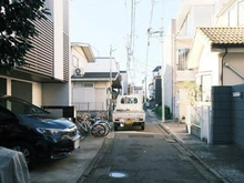 【東京都/目黒区目黒】目黒区目黒4丁目 土地 前面道路（撮影　２０２６．０４）