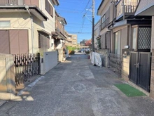 【埼玉県/所沢市上新井】所沢市上新井4丁目 土地 前面道路（物件：左手）