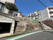 【神奈川県/横浜市鶴見区東寺尾中台】東寺尾中台土地 現地：建築条件なしのためお好きなハウスメーカーで建築可能です。ナイスの注文住宅で、ご希望のプランを作・・・