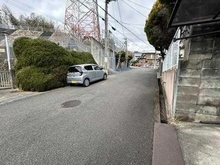 【大阪府/高槻市松が丘】高槻市松が丘2丁目（古家付土地） 前面道路です♪