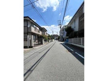【東京都/世田谷区東玉川】東京都世田谷区東玉川1丁目 土地 落ち着いた街並みが広がる前面道路です。