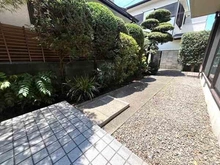 【東京都/世田谷区東玉川】東京都世田谷区東玉川1丁目 土地 緑豊かなアプローチが住まいを彩ります。