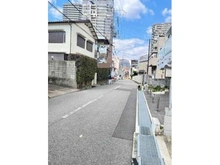 【兵庫県/宝塚市南口】兵庫県宝塚市南口1丁目 土地 小学校や公園、スーパーやコンビニなどが徒歩圏内に揃います。子育て世帯にもうれしい住環境です。