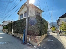 【兵庫県/宝塚市南口】兵庫県宝塚市南口1丁目 土地 前面道路は北側幅員約3.3m(公道)、東側幅員約6m(私道)です。北側道路はセットバックが必要です。