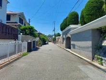 【兵庫県/芦屋市朝日ケ丘町】兵庫県芦屋市朝日ケ丘町 土地 前面道路は幅員約6.5mと、車の出入りがスムーズに行えます。是非一度、現地にてご見学ください。